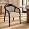 Silla de madera negra con asiento de fibra trenzada